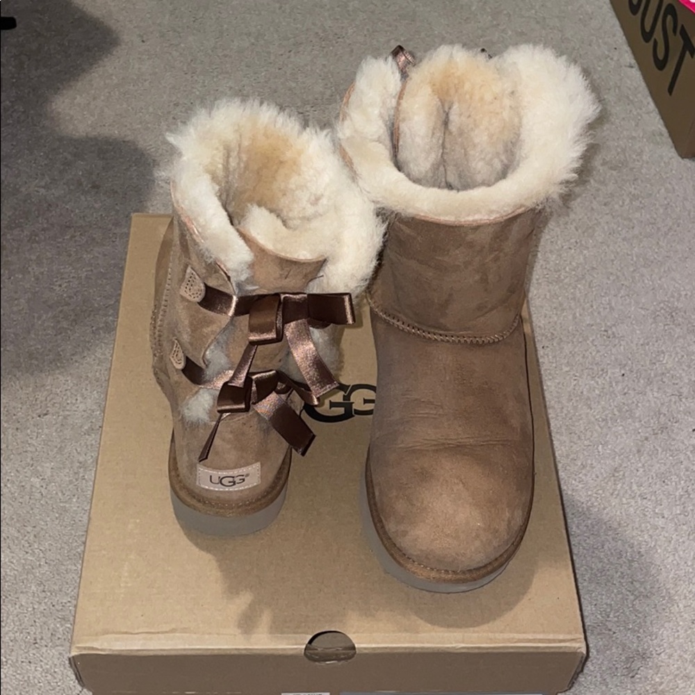 W Bailey Bow II UGG